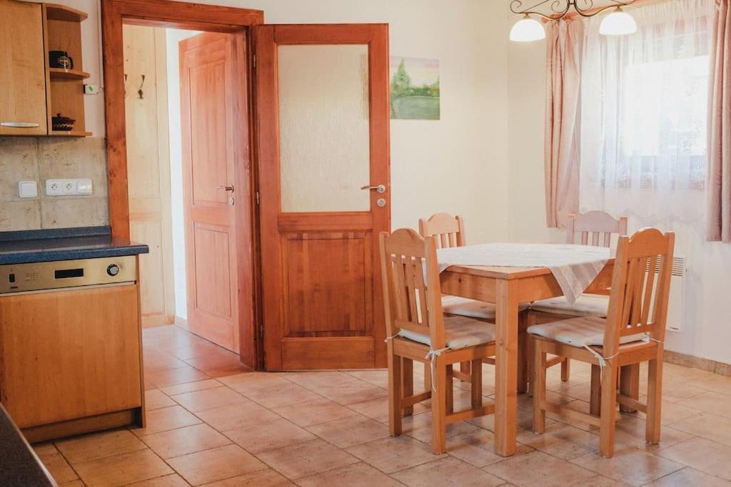 Krasny Srub Na Jihu Brna Villa Zelesice Exterior foto